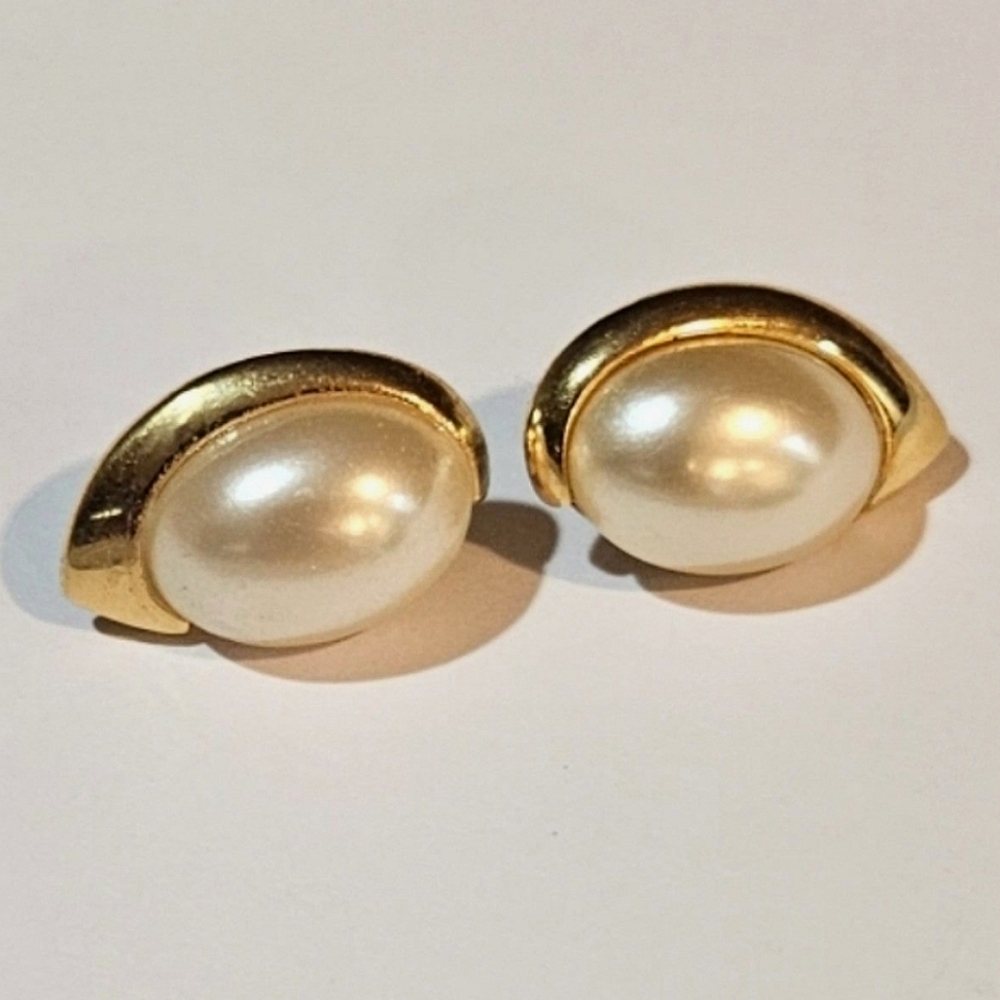 Vintage Pearl and Gold Earrings